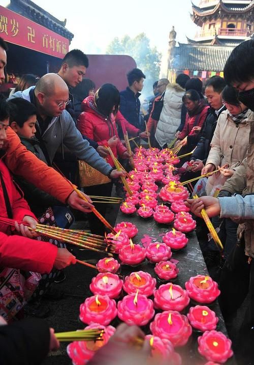 为什么寺庙要收香烟钱 为什么寺庙不能抽烟