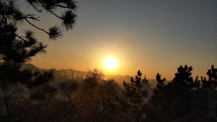 夕阳红的香烟叫什么烟来着 夕阳红是指什么