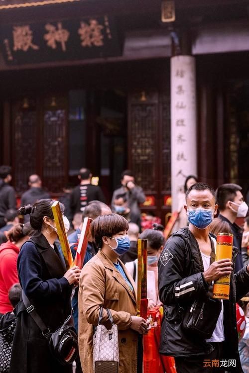 寺庙可以带多少香烟 去寺庙可以带包吗