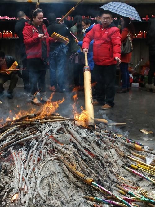 有哪些人烧头柱香烟 烧头柱香有什么说法