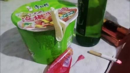 泡面配什么香烟最好抽呢 泡面适合配什么